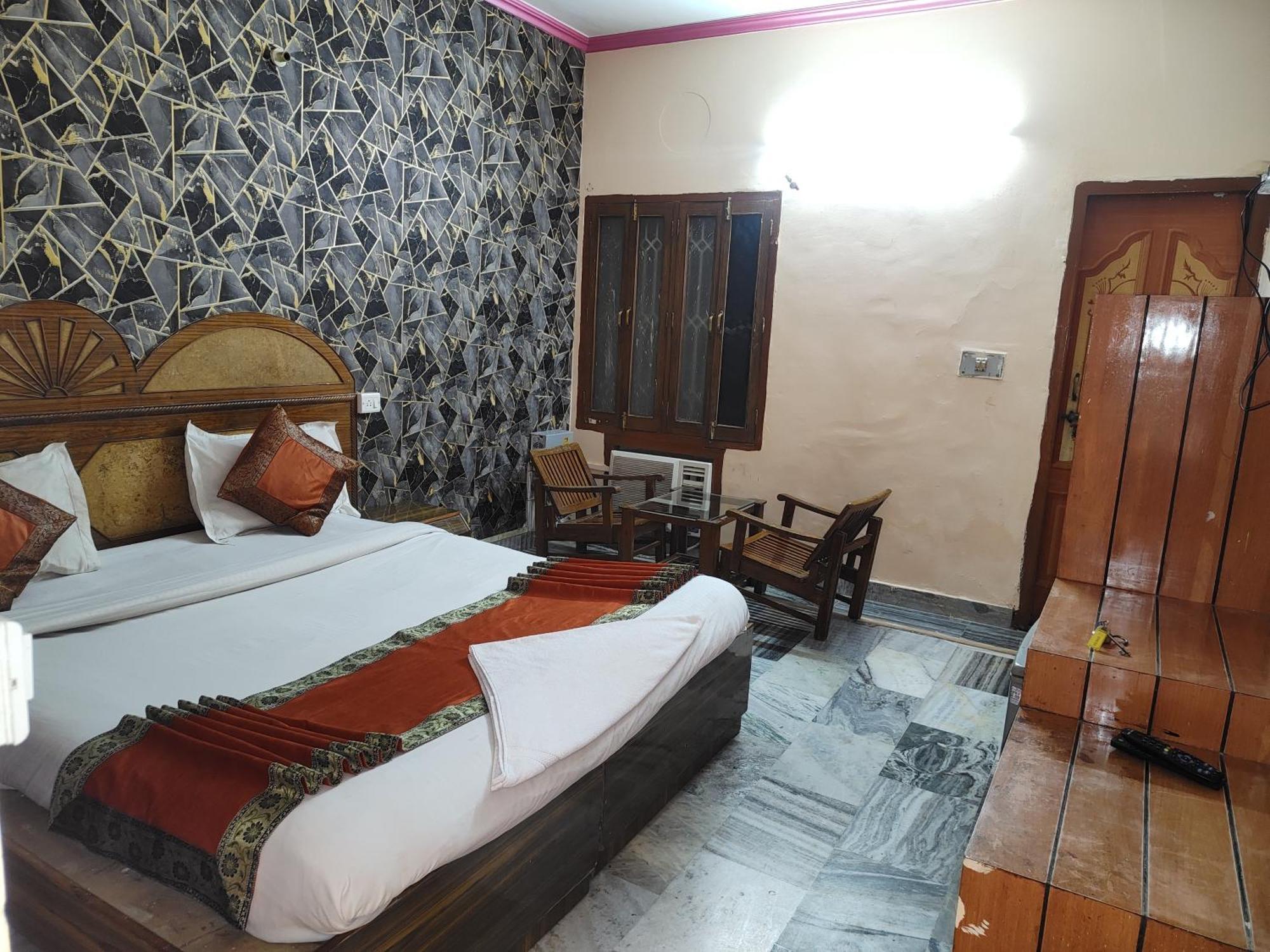 Hotel Divya - Varanasi — Photos 1